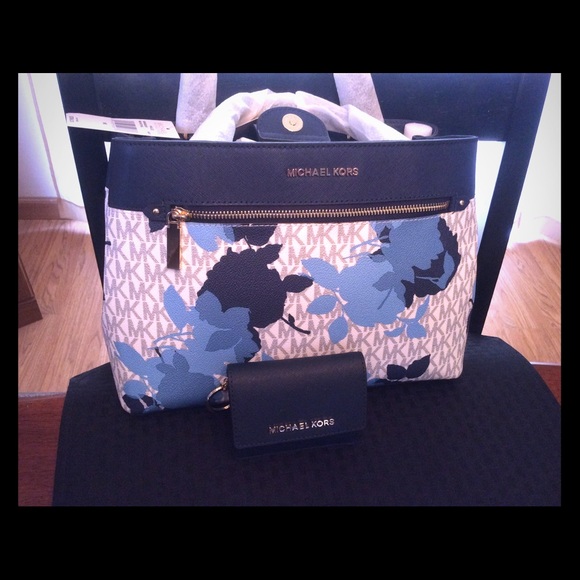 MK Hailee Md Navy Satchel with Sm Navy Wallet - Picture 1 of 7